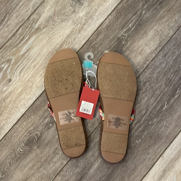 Mossimo women’s flip flop sandals - Picture 2 of 2